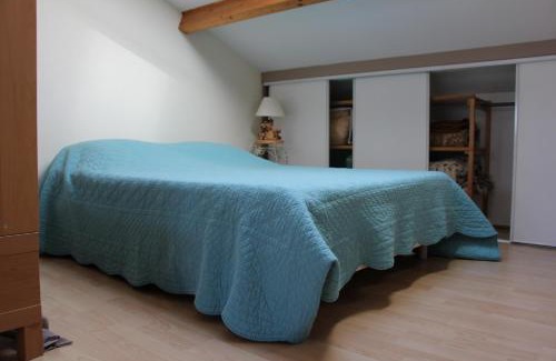 Bourroches Apartment | Tranquil Meublé 2* with Ocean View in a Quiet Area