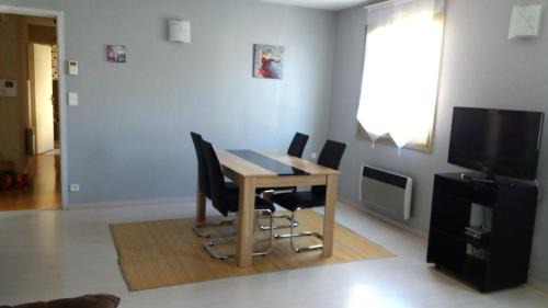 Faubourg-Raines Apartment | Family-Friendly Retreat at Les Jardins de l'Arquebuse