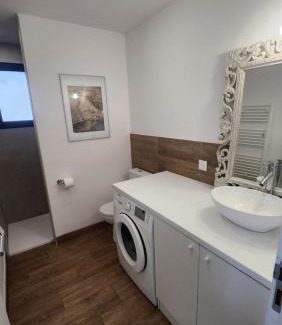 Grossa Apartment | Mountain View Apartment with Terrace - Guest Rated 10/10