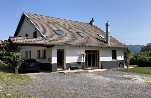 Anould House | Idyllic Farmhouse Retreat for 4 with Pool & Lake Views