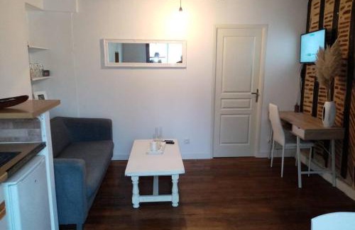 Cathedrale Apartment | Cozy Two-Room Apartment in Heart of Cathedral District