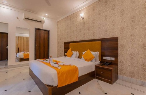 Udaipur District Resort | Discover Mewar Palace Resort: Pool, Restaurant & More
