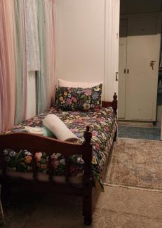 Mount Morgan Bed & Breakfast | Budget-Friendly Meyenburg Dorm Room with Breakfast & Child Care