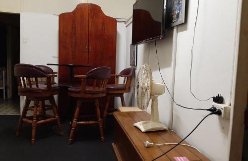 Mount Morgan Bed & Breakfast | Budget-Friendly Meyenburg Dorm Room with Breakfast & Child Care