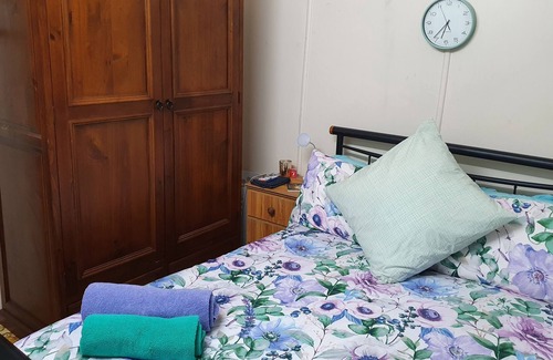 Mount Morgan Bed & Breakfast | Meyenburg House, Front Room, Budget Double Room with Shared Bathroom & Kitchen
