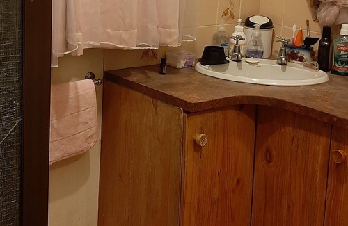 Mount Morgan Bed & Breakfast | Meyenburg House, KayEd Queen Room with shared bathroom