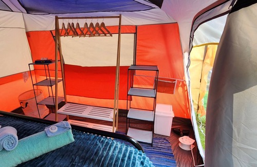 Mount Morgan Bed & Breakfast | Meyenburg King bed tent with shared outdoor shower & wc
