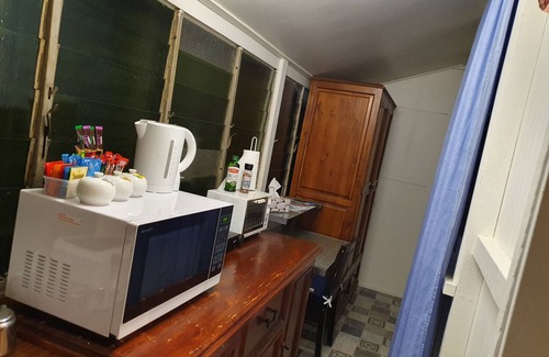 Mount Morgan Cabin | Meyenburg Unit 4, 1 Double Beds, 1 Single 3 pax