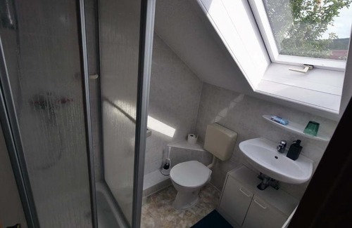 Zella-Mehlis House | Discover Meyers Privatzimmer: Pet-Friendly Comfort Awaits