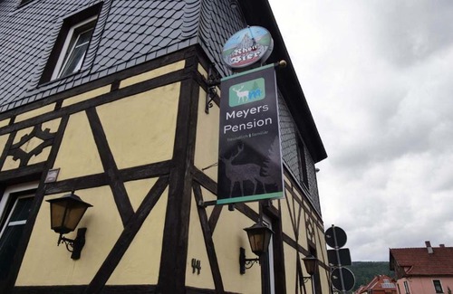 Zella-Mehlis House | Discover Meyers Privatzimmer: Pet-Friendly Comfort Awaits