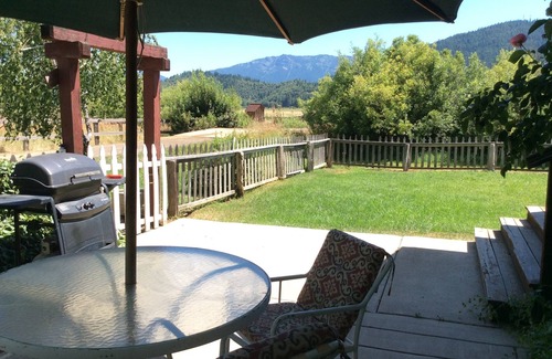 Greenville Cabin | Unforgettable Meyers Ranch Cabin with Hot Springs & WiFi