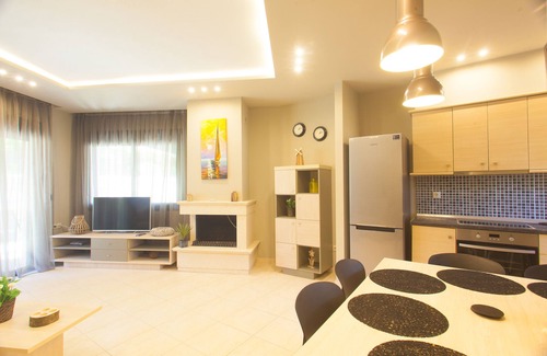 Toroni Apartment | Relaxing Getaway at Mezonetes Toroni with Ocean View