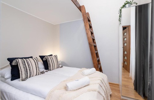 City Centre Apartment | Pet-Friendly Mezzanine Retro Apartment in Strzelecka Old Town