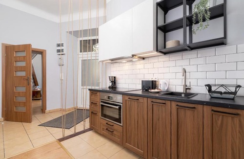 City Centre Apartment | Pet-Friendly Mezzanine Retro Apartment in Strzelecka Old Town