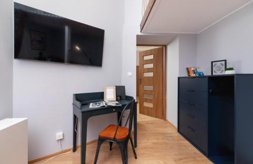 City Centre Apartment | Pet-Friendly Mezzanine Retro Apartment in Strzelecka Old Town