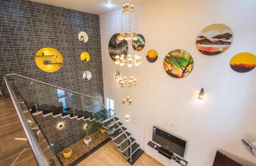 Kalapet House | Relaxing Mezzanine Villa with Hot Tub & Top Guest Ratings