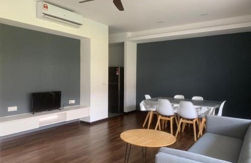Sematan Apartment | Beachfront MF Roxy Townhouse with Pool & Ocean Views