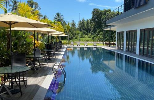 Sematan Apartment | Beachfront MF Roxy Townhouse with Pool & Ocean Views