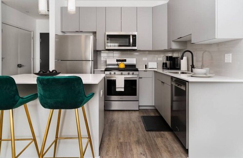 Morton Grove Apartment | MG - Cozy Studio, Fast Wi-Fi, WFH Equipped.