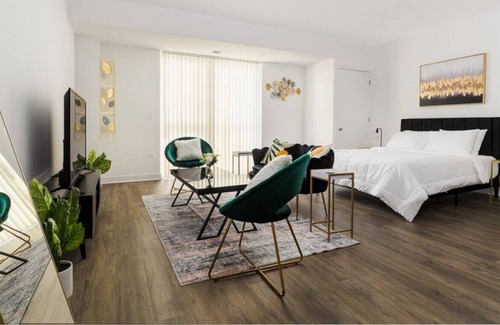 Morton Grove Apartment | MG - Cozy Studio, Fast Wi-Fi, WFH Equipped.