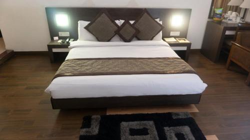 Tirora Hotel | Budget-Friendly Mg Regency with Family Amenities & Dining
