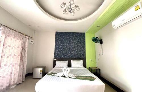 Thung Song Hotel | Cozy Mg Thung Song Hotel with Ocean View & Pool Access