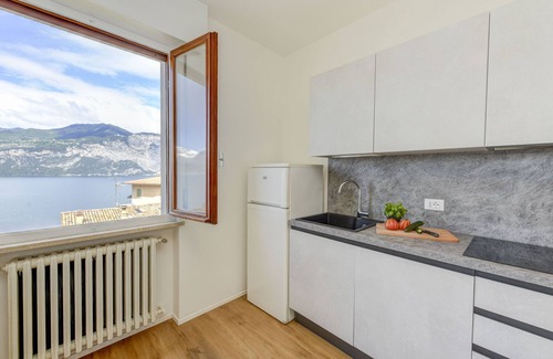 Castelletto Apartment | Family-Friendly Retreat at Casa del Gabbiano with Ocean Views