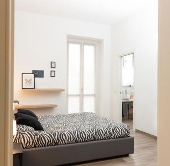 Guastalla Apartment | Urban Chic Getaway at PortaRomana T - Guest Rated 9.3/10