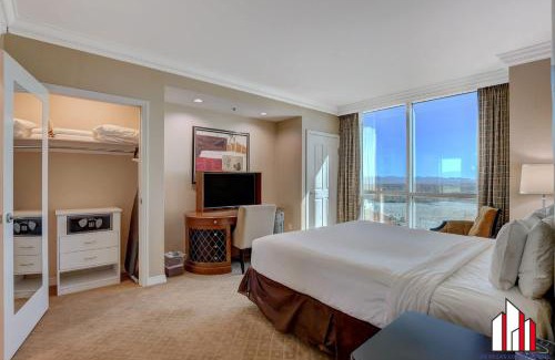Las Vegas House | MGM Signature-03-608 1Br 2Ba Balcony Jacuzzi Suite
