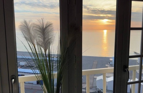 Mers-les-Bains Apartment | Magical Getaway with Breathtaking Ocean Views and Amenities