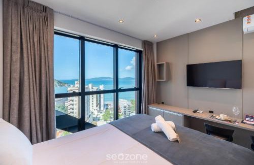 Centro Apartment | Ocean View Studios at MHFA: Poolside Family Retreat
