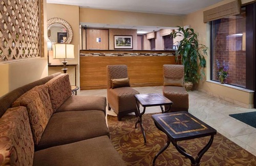 Monmouth Junction Hotel | Budget-Friendly MHO Inn and Suites with Family Amenities