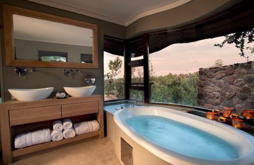 Vaalwater House | Experience MHONDORO SAFARI LODGE & VILLA: Rated 10/10