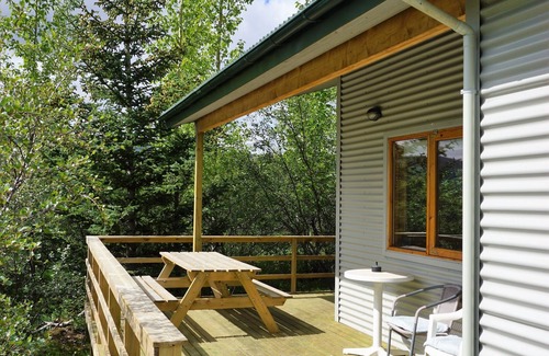 Laugarvatn Apartment | Cozy Miðdalskot Cottages: Family-Friendly with Breakfast