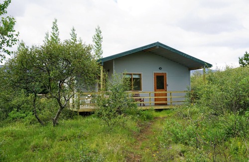 Laugarvatn Apartment | Cozy Miðdalskot Cottages: Family-Friendly with Breakfast