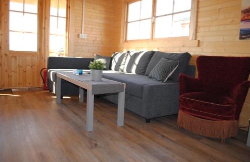 Bjarnanes Apartment | Welcoming Miðsker 1: Rated 9.4/10 with Family-Friendly Amenities