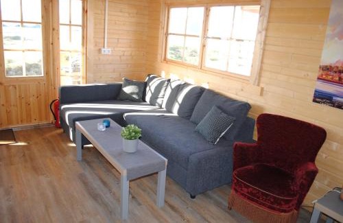 Bjarnanes Apartment | Welcoming Miðsker 1: Rated 9.4/10 with Family-Friendly Amenities