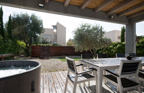 Caesarea Villa | Mi Alma Villa: Beachside Retreat with Pool & Jacuzzi