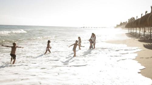 Sitio de Calahonda Apartment | Coastal Retreat: MI CAPRICHO B12 - Beachfront Bliss