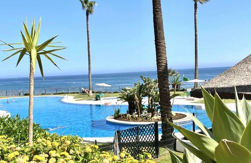 Sitio de Calahonda Apartment | Unforgettable MI CAPRICHO BEACHFRONT: Sea View Apartment