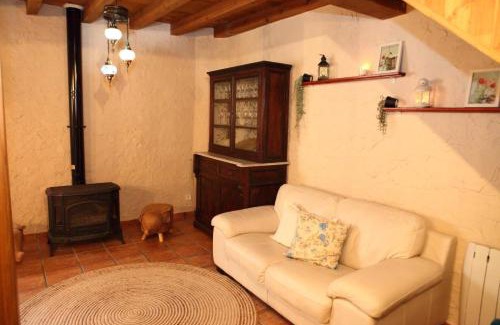Candeleda House | Discover Mi Capricho de Candeleda: Pet & Child Friendly Stay
