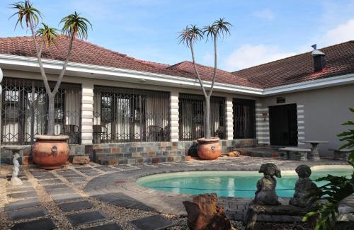 Uitenhage House | Pet-Friendly Getaway at Mi Casa Guest House with Pool & More