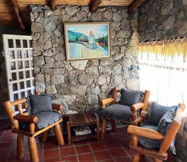 Mucuchíes House | Cozy Mi Casita de Los Andes: Pet and Child Friendly Retreat