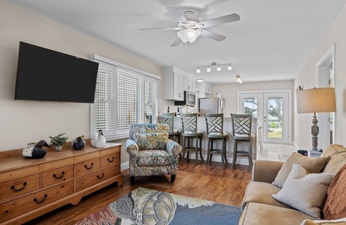 Harkers Island Condo | Discover Mi Faro: Pet-Friendly Getaway with Spa & Breakfast