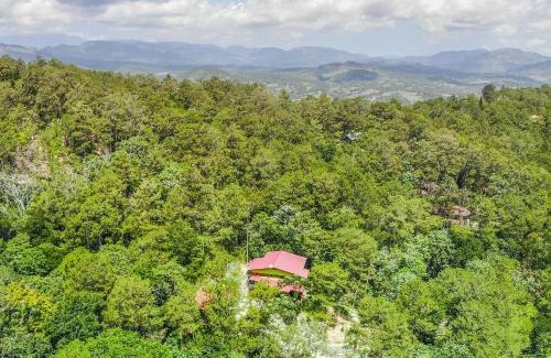 Jarabacoa House | Exceptional Stay at Mi Hogar Jarabacoa with Restaurant Amenities