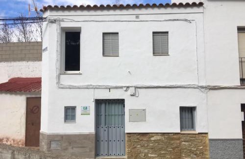 Constantina House | Cozy Retreat at Mi Pequeño Refugio for Family Getaways