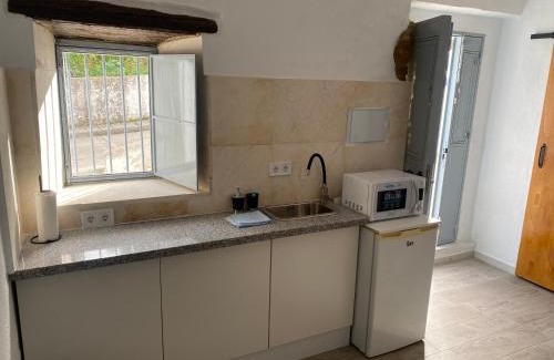 Constantina House | Cozy Retreat at Mi Pequeño Refugio for Family Getaways