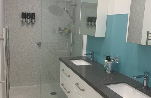 Southport Apartment | Experience Ocean Views at Mi Tall Story in Southport