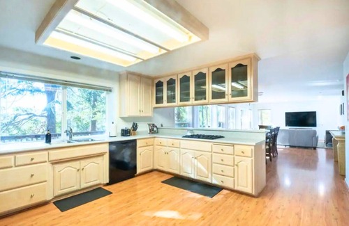 Mi-Wuk Village House | Mi Wuk Abode: Ideal for Groups, Enjoy Large Deck & Firepit