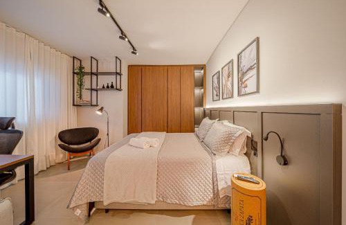 Anita Garibaldi Apartment | Discover 603 Mingus: A Premier Stay with Pool & Kitchen